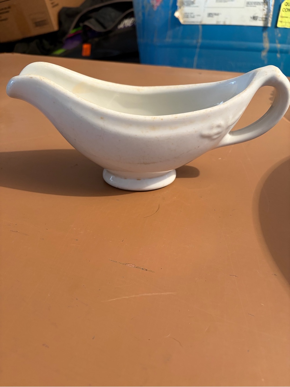 White Ceramic Gravy Boat - Classic Serveware
